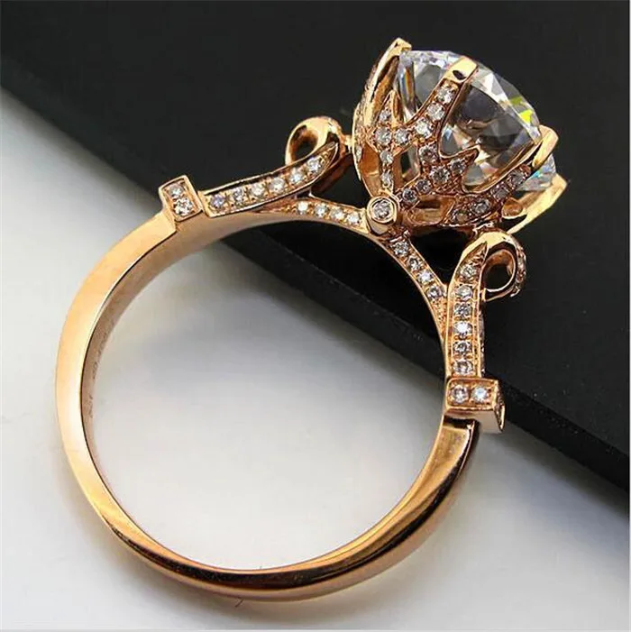 Ювелирное изделие кольцо с бриллиантом. Кольцо Голд Даймонд. Ювелирные изделия. Шикарное кольцо. Кольцо для Помолвки.
