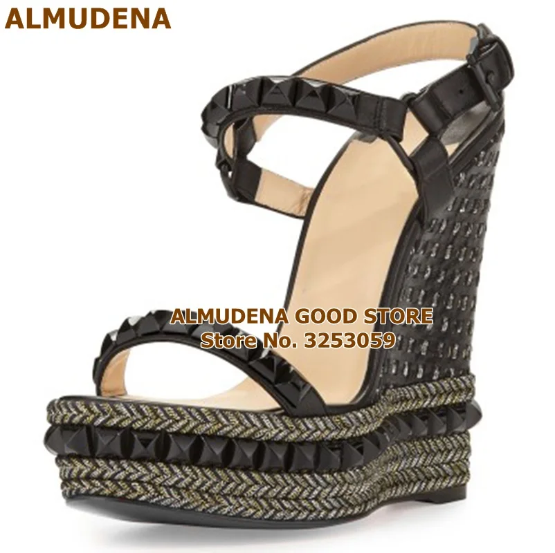 ALMUDENA/дизайнерские сандалии-гладиаторы на танкетке; Свадебная обувь с заклепками на платформе; цвет белый, бежевый, черный; туфли-лодочки с шипами - Цвет: as picture