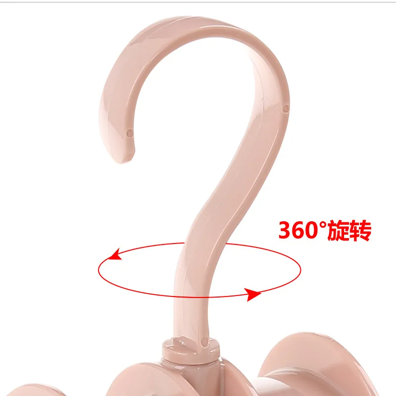 plastic clothes hangers