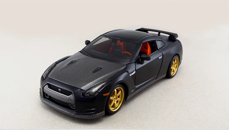 Maisto 1:24 Nissan GTR(R35) 370Z полицейская литая под давлением модель автомобиля игрушка Новинка в коробке Новое поступление 31339