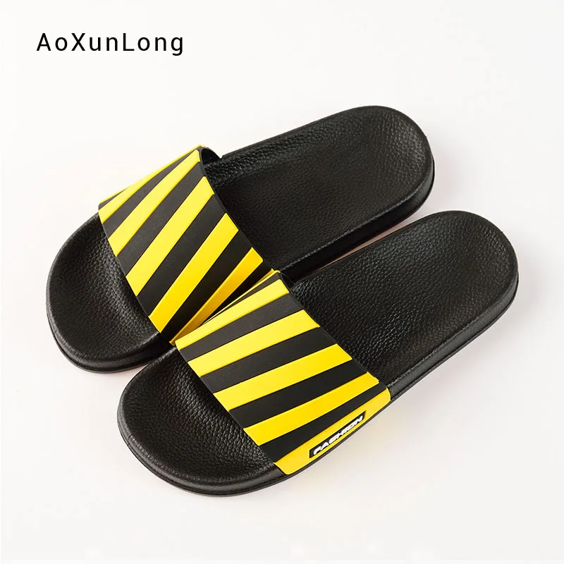 

2019 Men's Summer Home Slippers Thicked Soft Sole Couples Slippers Fashion Striped Household Sandals Anti-Slip Slippers for Men
