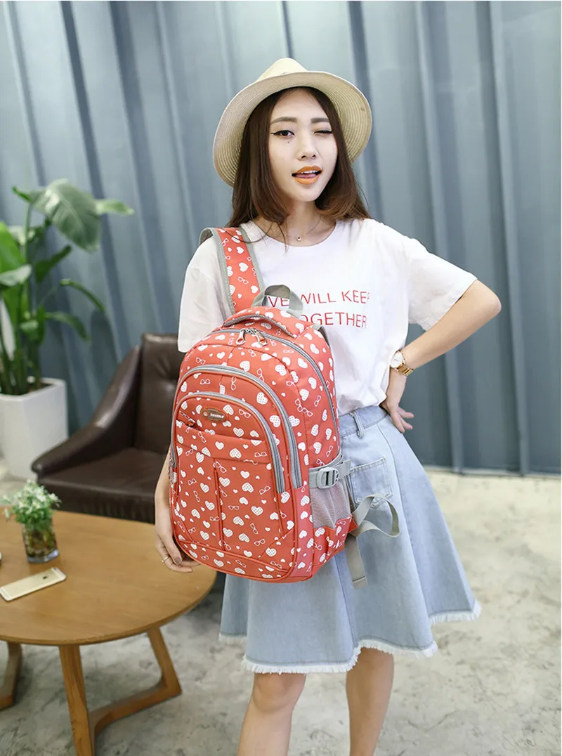 3046835568_1301797618