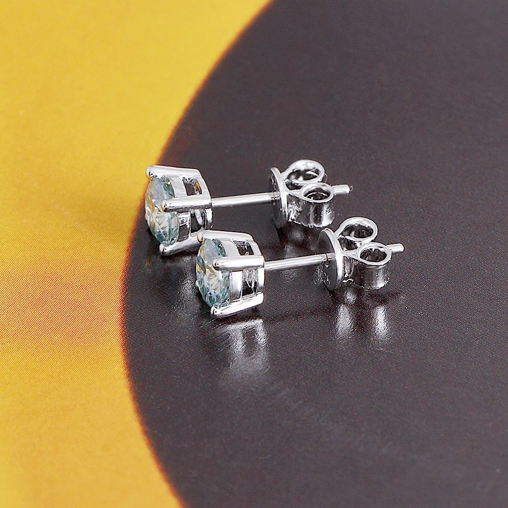 moissanite errings slight blue (6)