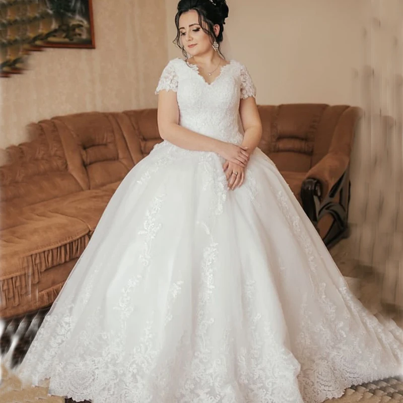 

Vintage Wedding Dresses V-neck Short Sleeves White Ivory Ukraine Bridal Dresses Appliques Princess Ball Gown Vestido De Noiva