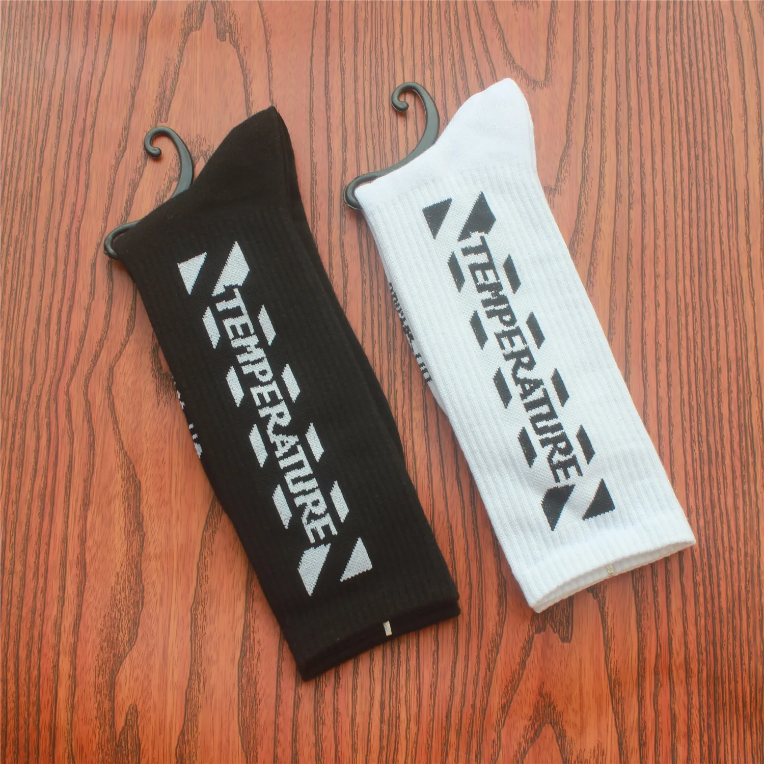 

Casual skateboard socks unisex Harajuku Calcetines Cotton men and women socks Street shooting trend cool socks