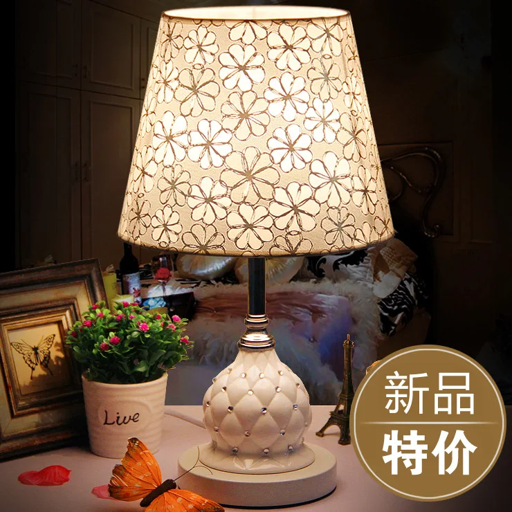 

European ceramic table lamp bedroom bedside lamp modern minimalist fashion dimming wedding LED decoration creative personality