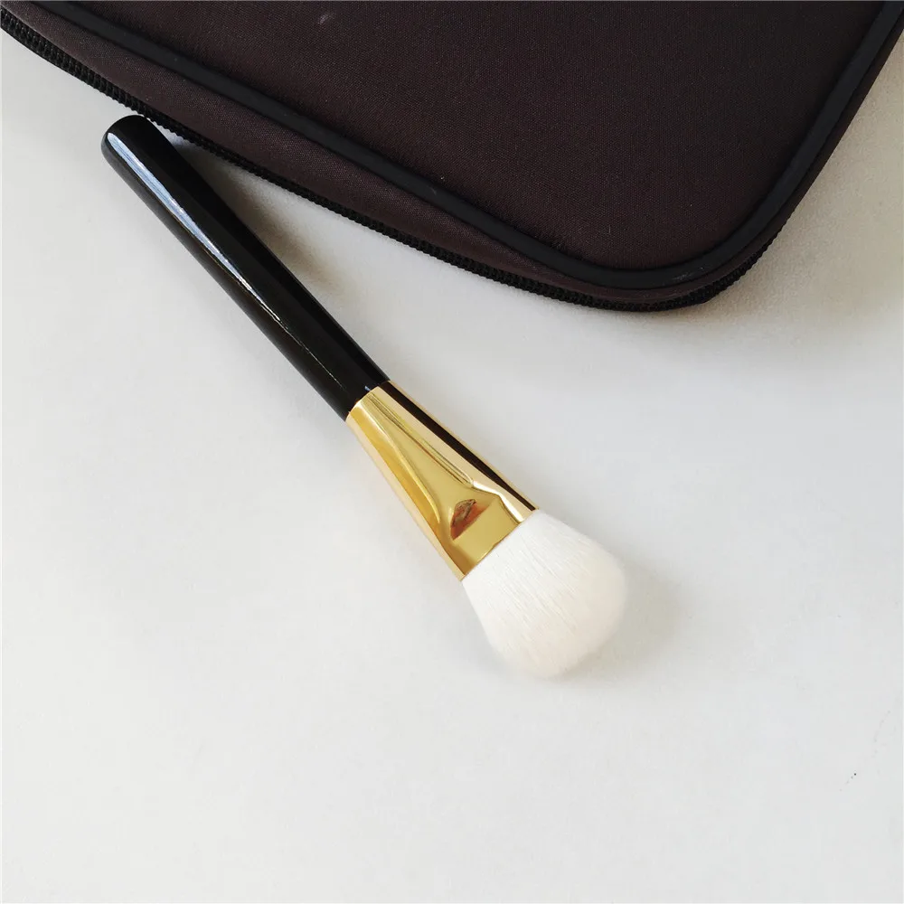 yani TF-SERIES CREAM FOUNDATION BRUSH 02 _ 2