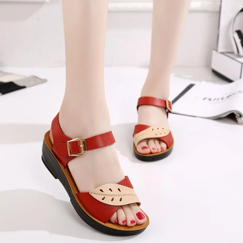

2019 summer new flat bottom comfortable non-slip soft bottom sandals