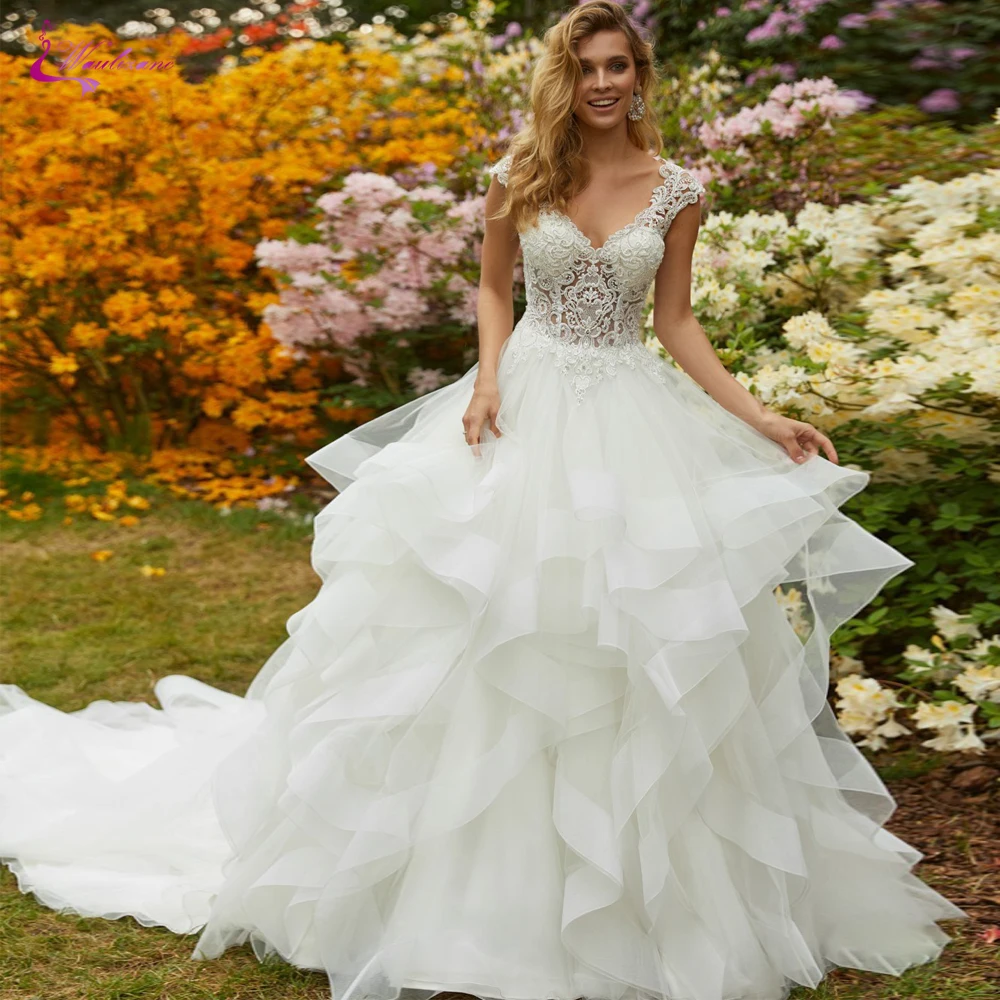 

Waulizane Vintage V-Neckline A Line Wedding Dresses With Delicated Bust Lace And Puffy Skirt Wedding Gown