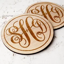 Деревянная подставка индивидуальные инициалы, деревянная подставка для напитков, держатель для напитков деревянный подарок, водный гармоник, подарки для нее, Подарки для него