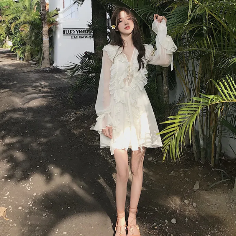 

Summer White Dress 2019 New Retro Yamamoto Fairy Long Sleeves Beach Dress V Neck Ruffles Sweet Short Mini Chiffon Dress Vestido