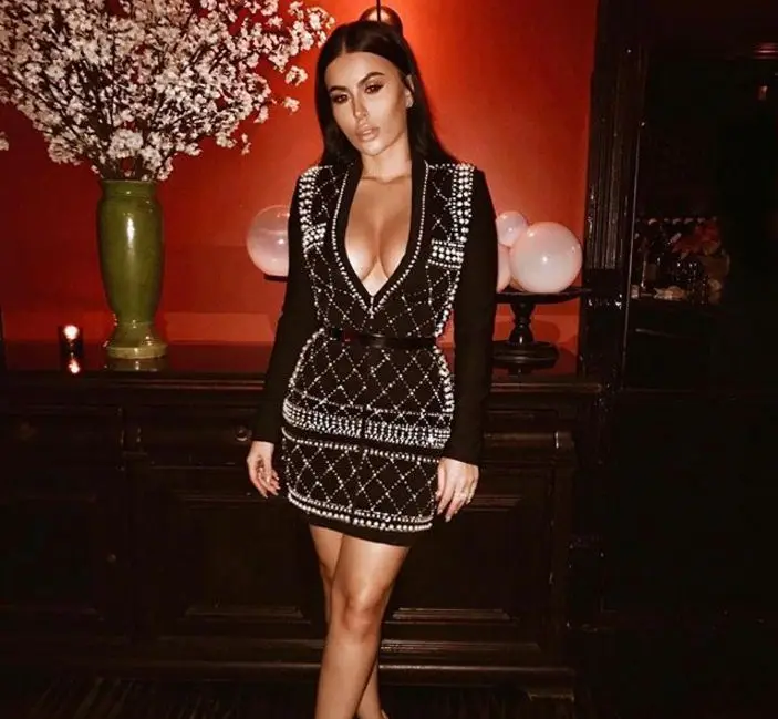 

2019 Spring Runway Women Luxurious Hand Work Beading V Neck Knit Long Sleeve Beads Emblishment Mini Bodycon Dress