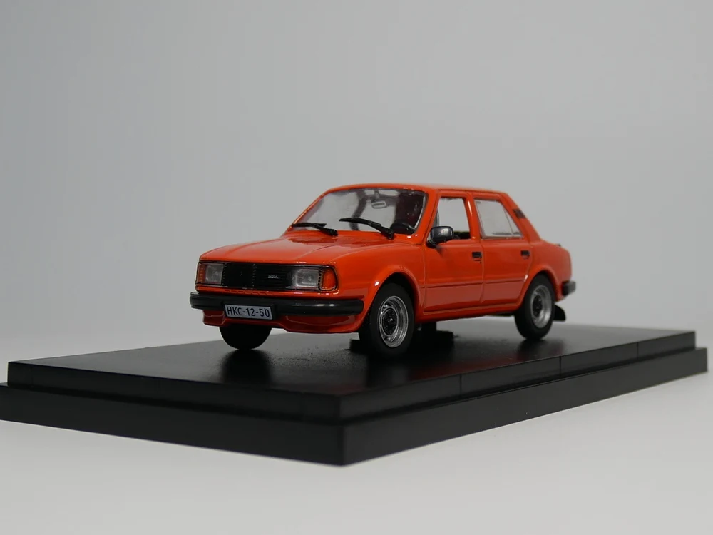 Ixo 1:43 Skoda 120 L литая модель автомобиля |