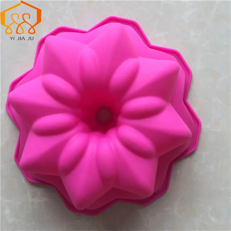 

Single Large Double Flower Silicone Cake Mold Castle Crown Baking Tray With 8 Water Chests DIY Kitchen Baking Tools