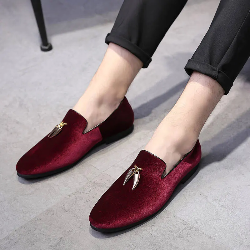 Брендовые мужские лоферы ручной работы повседневная обувь Для мужчин итальянский дизайн Обувь в деловом стиле; Цвет Черный; обувь на плоской подошве с бархат очаровательный Для мужчин пайетки-мокасины
