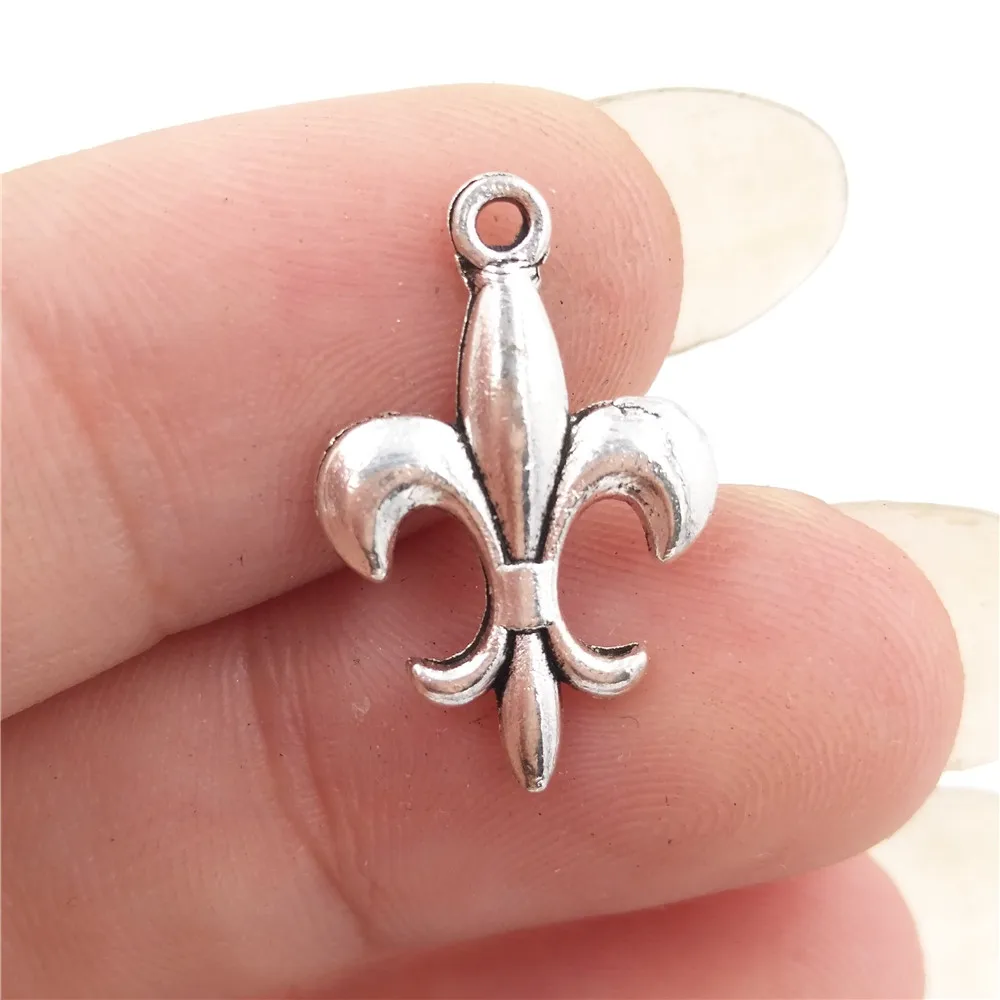 BULK 30 Zinc Alloy Metal Fleur De Lis Charms Pendant Antique Silver