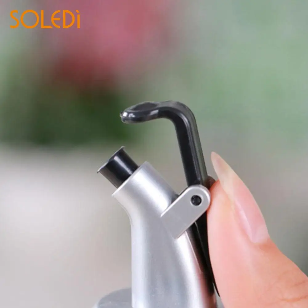

Oil Bottle Stopper Wine Bottle Seasoning Bottle Stopper Flip Cap Stopper Kitchen Tool Convenient Plastic Creative