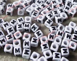 100 шт./лот акрил единый Алфавит/буква М Cube Бусины, DIY Свободные Бусины 6x6 мм 738 - изображение