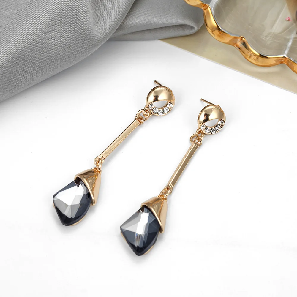 

The new Korean version of the 2019 earrings with temperament, water drop earrings, Acacia Bean crystal earrings and ornaments