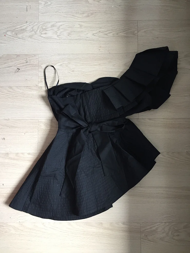 Высокое качество Женская мода оборками сексуальные топы черный и белый цвет сексуальная верхняя одежда