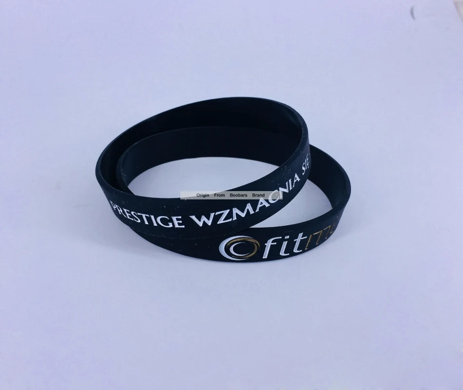 Индивидуальный черный Комбинированный силиконовый браслет с логотипом, Рельефные полосы со скидкой 500 шт