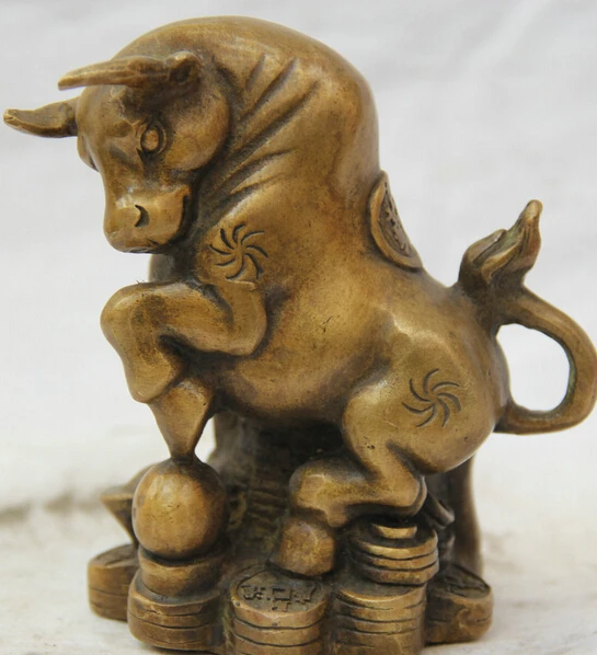 

JP S0524 5" Chinese Copper Folk money wealth Yuan Bao Zodiac Year Bull Oxen Ball Statue B0403
