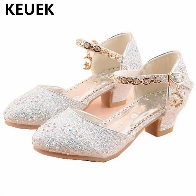 sapato com salto para criança