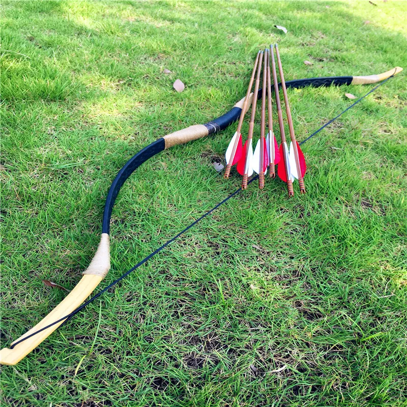 

20-60lbs traditional Fitness has a winding way black leather bow with 6 arrows