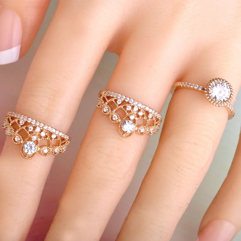Blucome уникальные три стекируемые кольца Золотой Цвет Корона круглый кубический циркон кольцо для женщин Свадебные выдалбливают три пальца кольцо набор