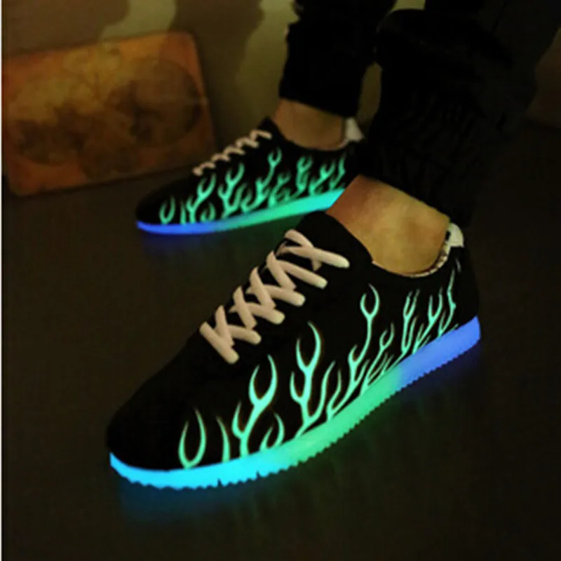 gratis Unique mujer hombre luz de colores en la oscuridad zapatillas negro y rojo deportivos zapatos de moda que brillan en la oscuridad|shoe light|light bridesmaid dresseslight in box