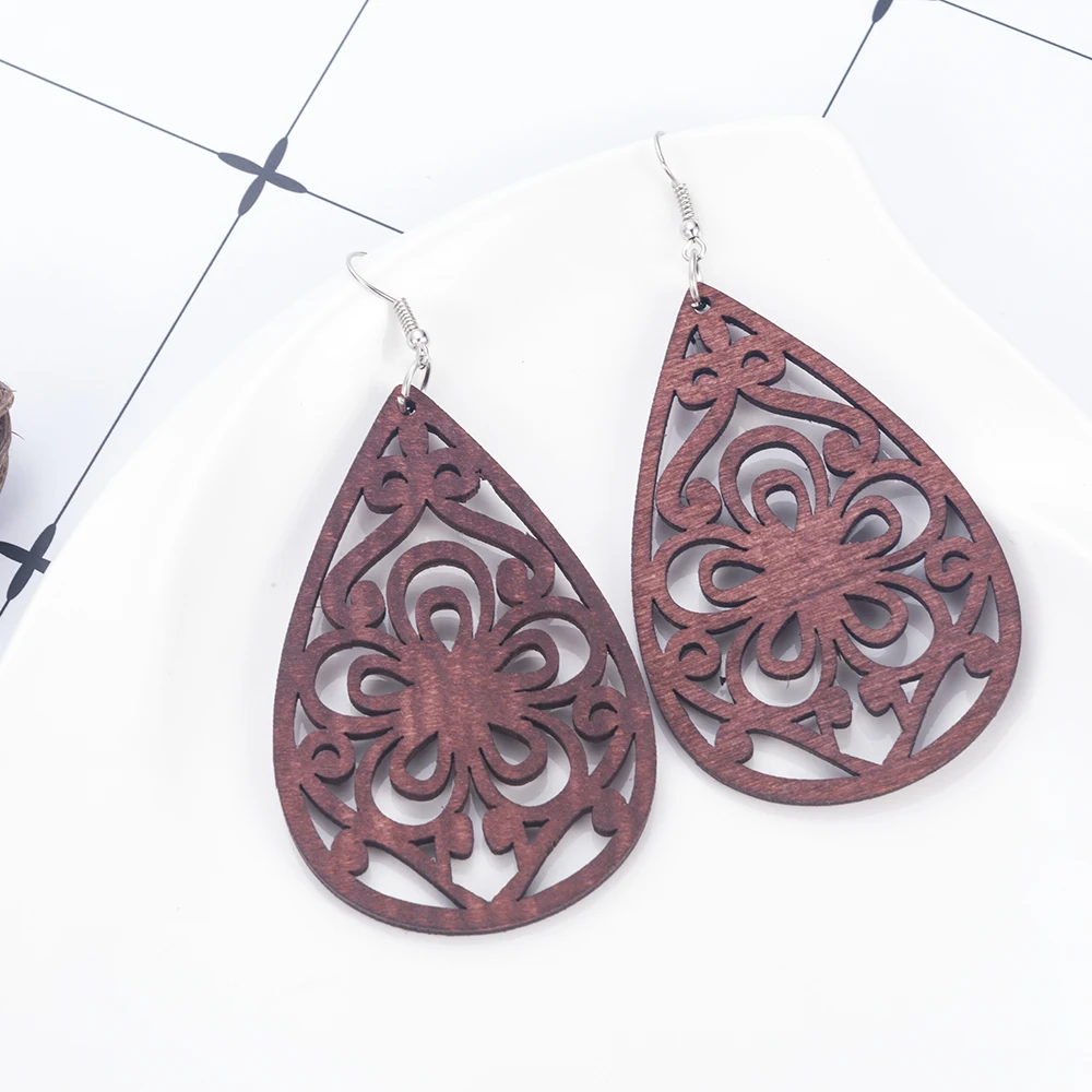 

1 Pair Wood Earrings brown Hollow Flower Pattern African Women Earrings Pendant arracadas de moda boucles d'oreilles femme