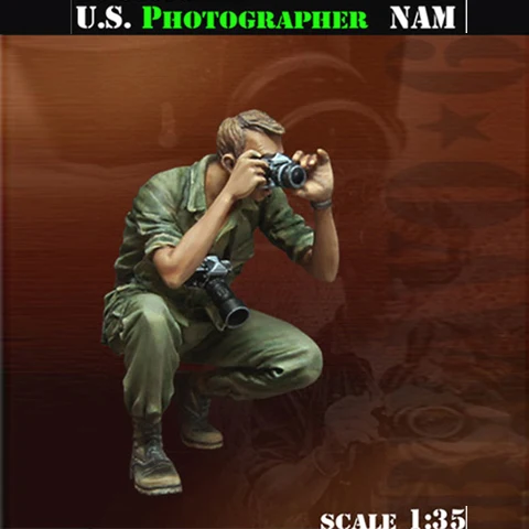 

1/35 Resin Soldiers Vietnam War War Reporter Photographer