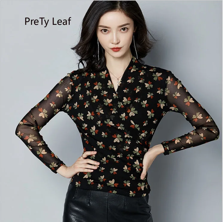 2018 winter new plus velvet thickening bottom cross V-neck mesh top |