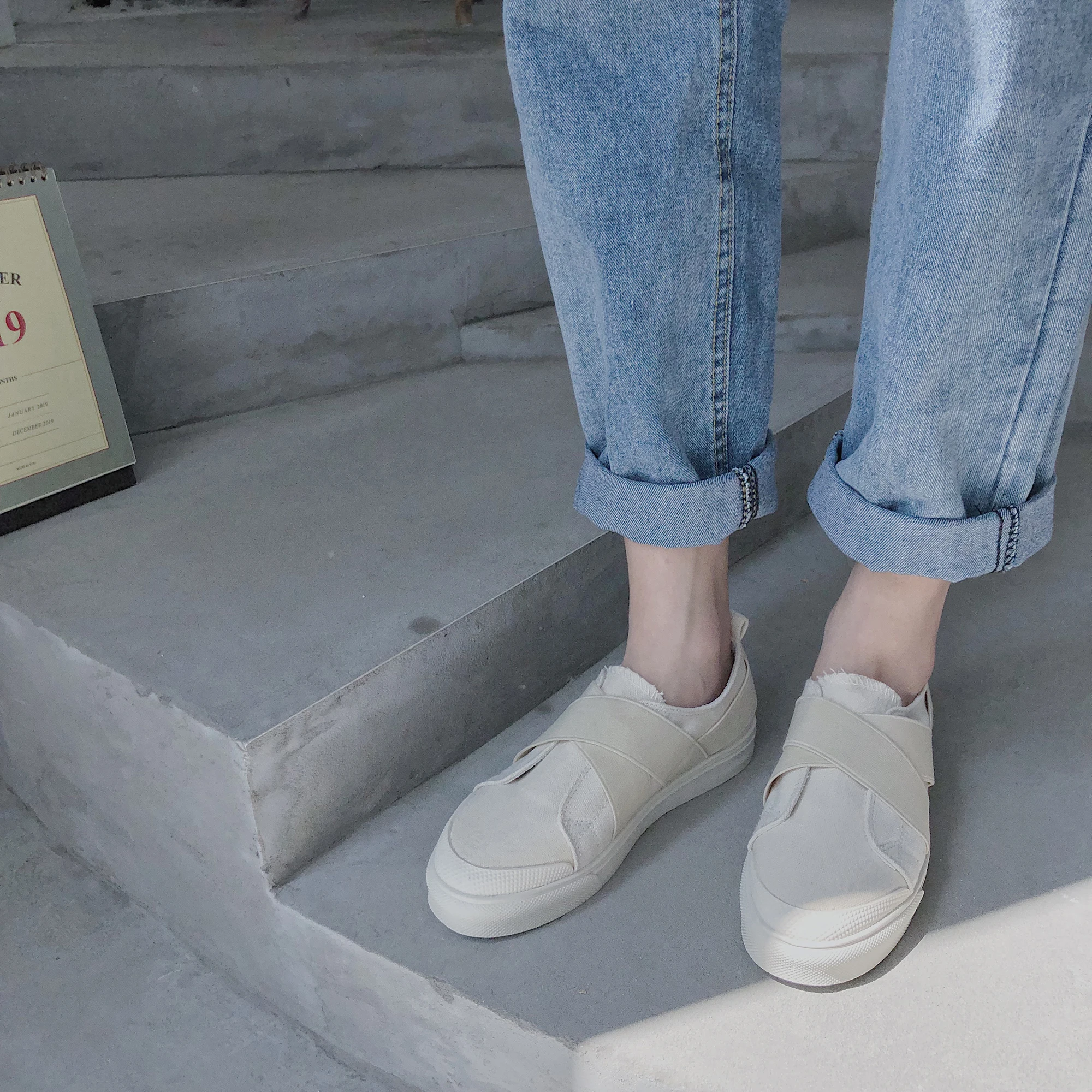 

New Harajuku Brand Women White Canvas Sneakers Thick Heels Ladies Platform Shoes Simple Casual Designer Trainer Running Footwear
