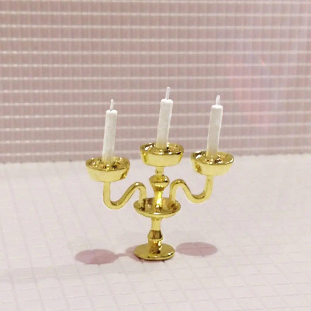 Миниатюрный золотой канделябр 3 белые свечи кукольный домик 1/12 шкала