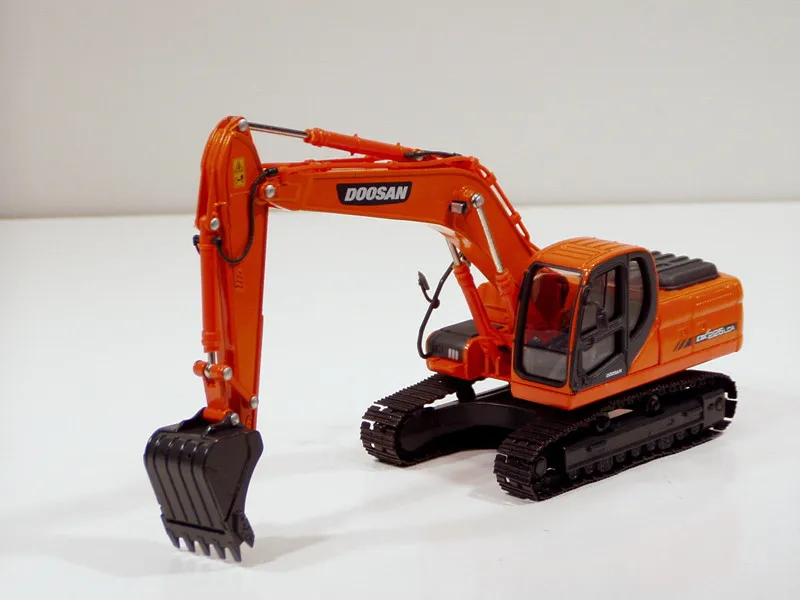 US $139.00 Diecast Model Toy Decoration 140 Doosan DX225LC 9C Hydraulic Excavators Construction Machinery Toy for CollectionGift