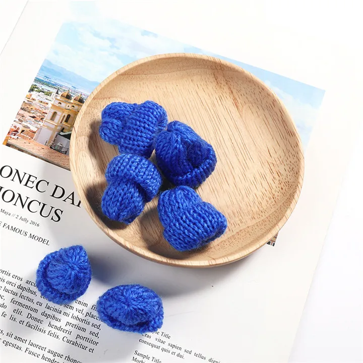 Blue Caps 30 шт. милые вязаные мини-шляпы DIY ремесло поставки головной убор брошь игрушки декор материалы ювелирные изделия аксессуары маленькие шапки Рождественский подарок - Цвет: Blue Caps