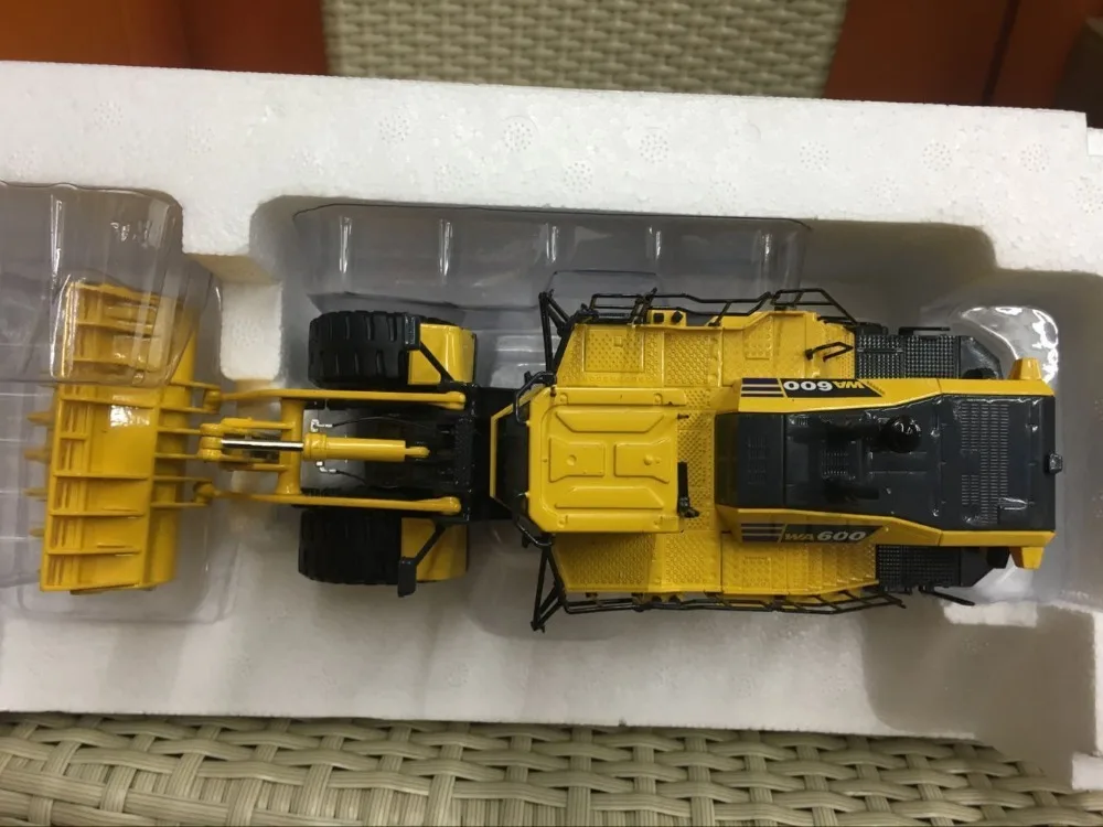 Оригинальная литая под давлением модель 1:50 Масштаб UH8127 Komatsu WA600-8 Колесный погрузчик строительная машина игрушка для украшения, коллекция, подарок