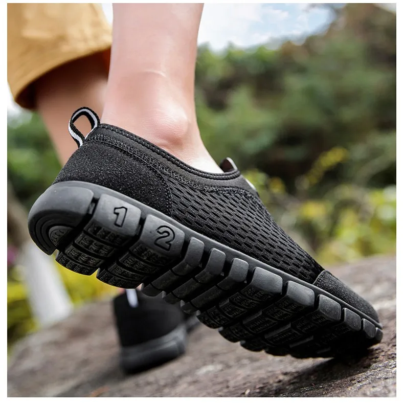 2019 Summer Men Shoes Mesh Breathable New Listing Male Shoes Light Weight Outdoor Walking Sneakers Men Comfortable Casual Shoes