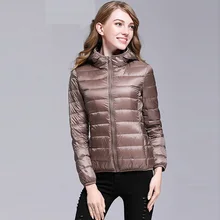 Ультра легкие женские пуховики Короткие тонкие с капюшоном тонкие теплые пуховики Зимние женские большие размеры 3XL белые пуховики FP0228