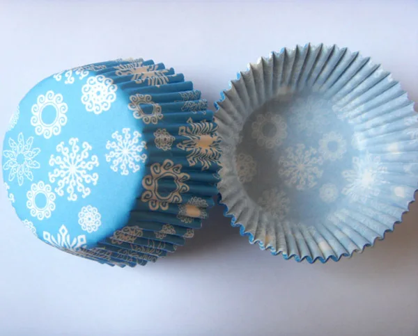 

Free Shipping 100pcs Blue Snowflake Paper Cake Cup Liner Baking Cup Muffin tray Cupcake Cases for Christmas birthday