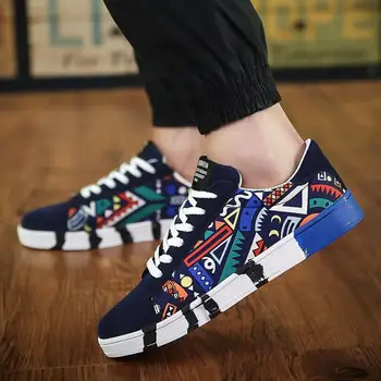 

2018 new fashion spring men's canvas shoes casual flat bottom breathable light comfortable men's lace student shoes free of char