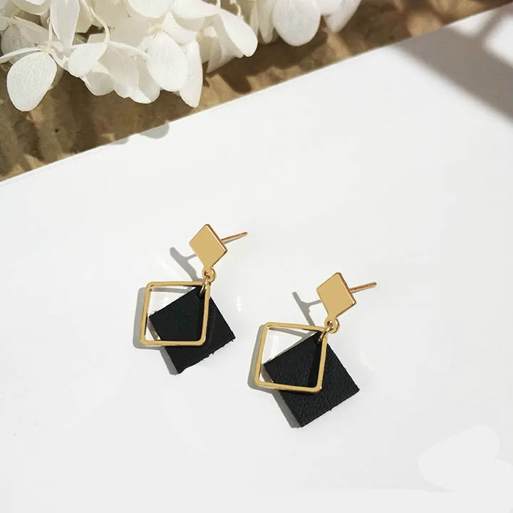 

South Korea 2019 Fashion New Earrings Simple Personality Cold Wind Black Leather Ladies Gift Wholesale Earrings Bar Earrings