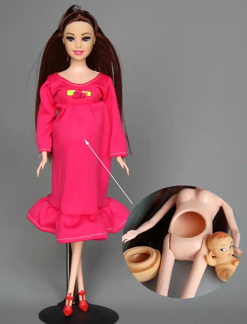 muñeca con vestido rojo