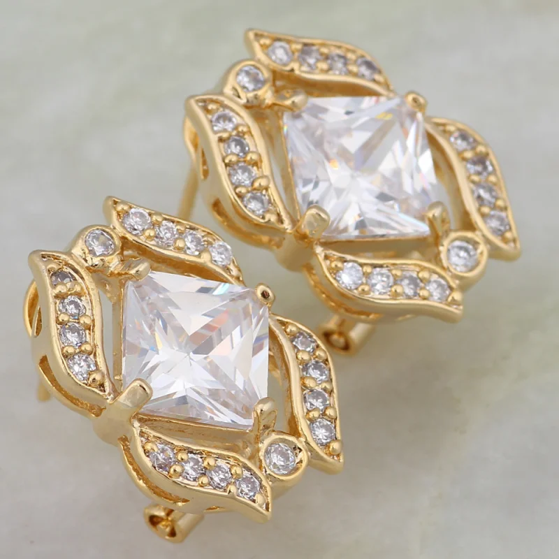 

Distinctive Jewelry White Cubic Zirconia Gold Stud earrings Fashion jewelry for lady JE042