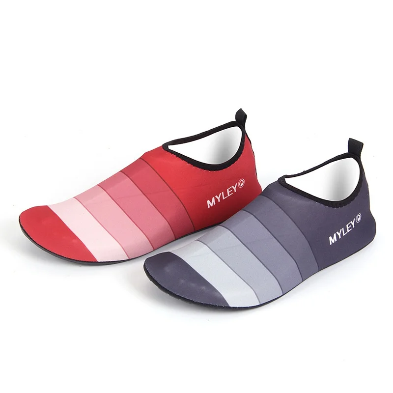 

2017 New Men Women Couple Water Shoes Men Striped Beach Dance Swim Non-Slip Safety Shoes Swim Slip On Surf
