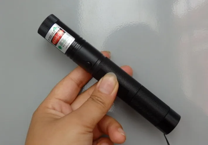 سوبر قوية الأخضر مؤشر ليزر 5000000 m 500 w 532nm عالية الطاقة LED الليزر مضيا مقدم حرق مباراة قلم ليزر 301 سوبر قوية الأخضر مؤشر ليزر 5000000 m 500 w 532nm عالية الطاقة LED الليزر مضيا مقدم حرق مباراة قلم ليزر 301