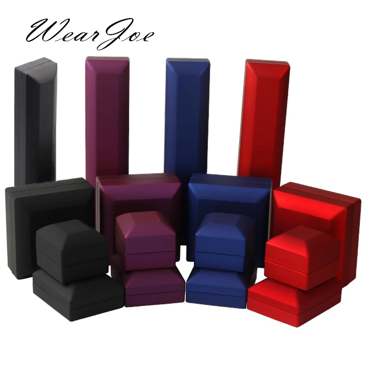 

Deluxe 4Pcs Excellent Rubber Painted Jewelry Set Display Box LED Light Engagement Ring Pendant Bracelet Necklace Package 4 Color