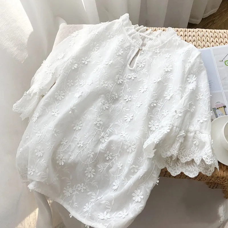 

summer 2019 Fresh embroidered Three-dimensional flower white shirt female blouse mori girl Fresh embroidered