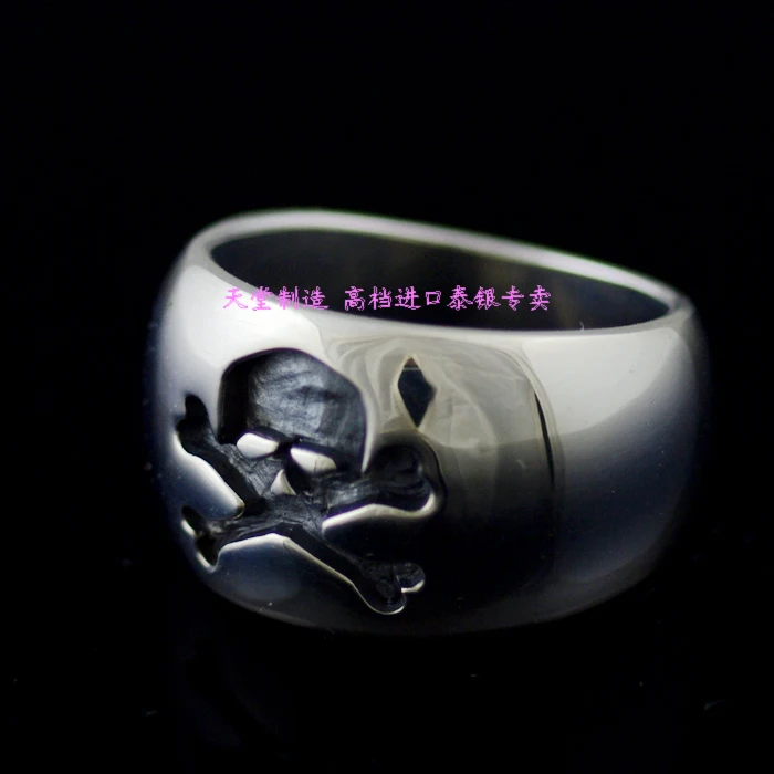 

New 925 Sterling Silver exquisite round skull ring with bones and sticks